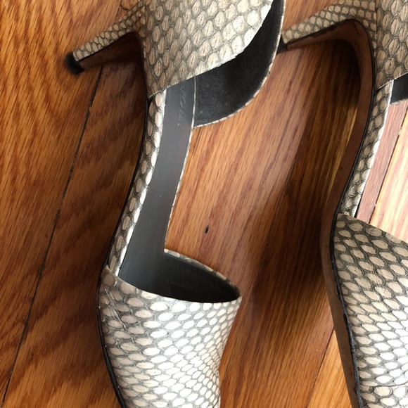 Snakeskin VINCE. Size 6 USA, 36 EUR - Picture 3 of 6